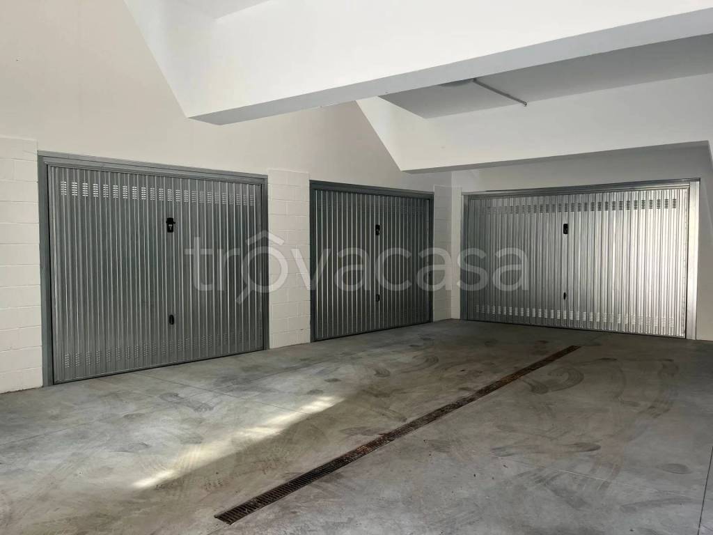 locale commerciale in vendita a Milano