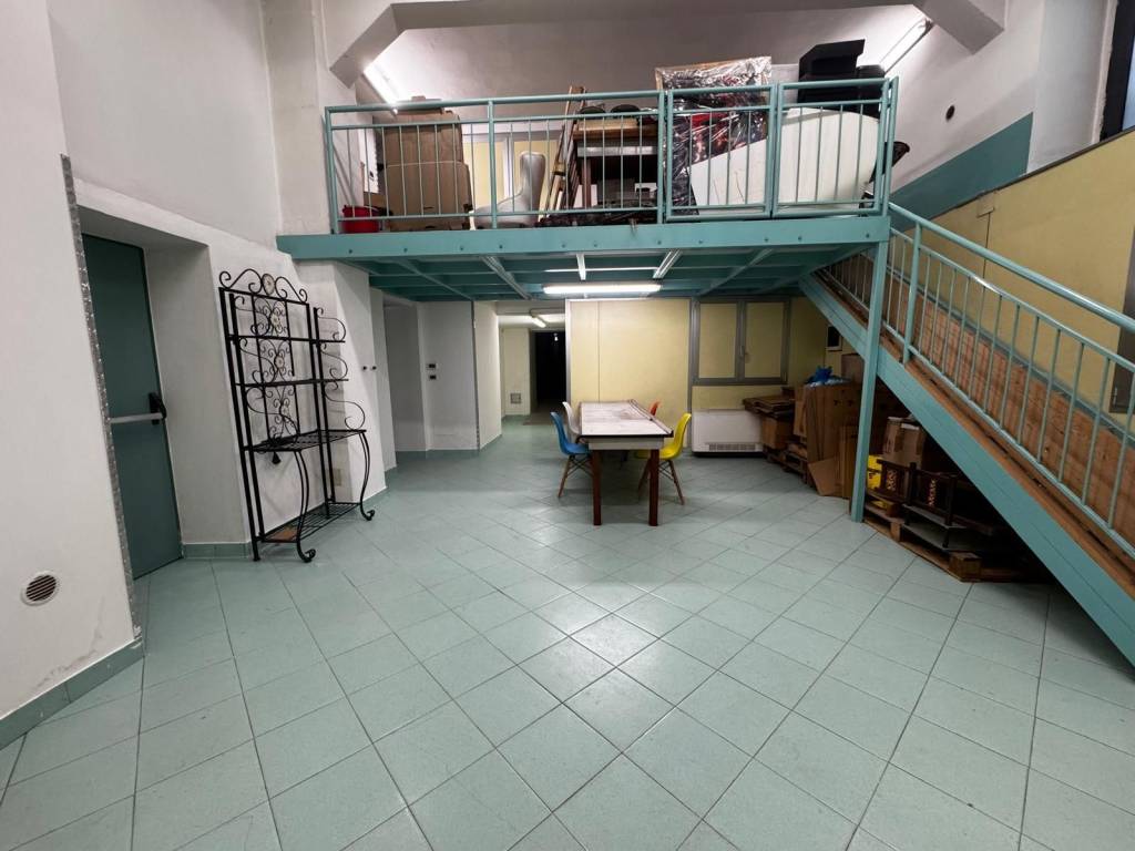 locale commerciale in vendita a Milano in zona Città Studi