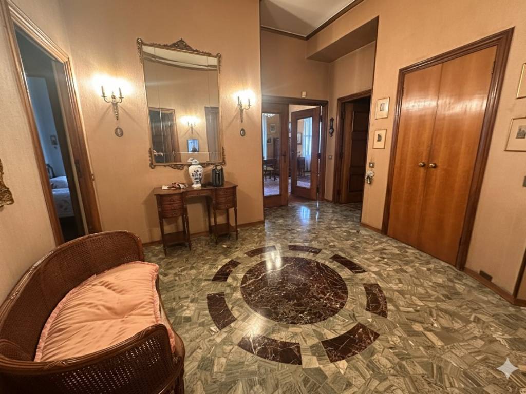 appartamento in vendita a Milano in zona Porta Garibaldi