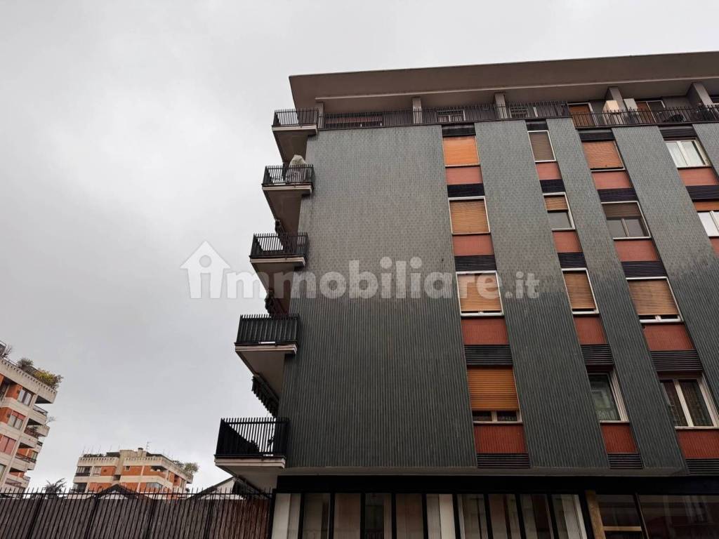 negozio in vendita a Milano in zona Porta Romana