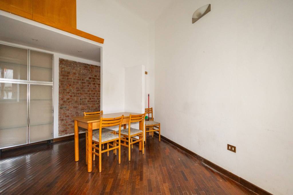 appartamento in vendita a Milano in zona Cadorna