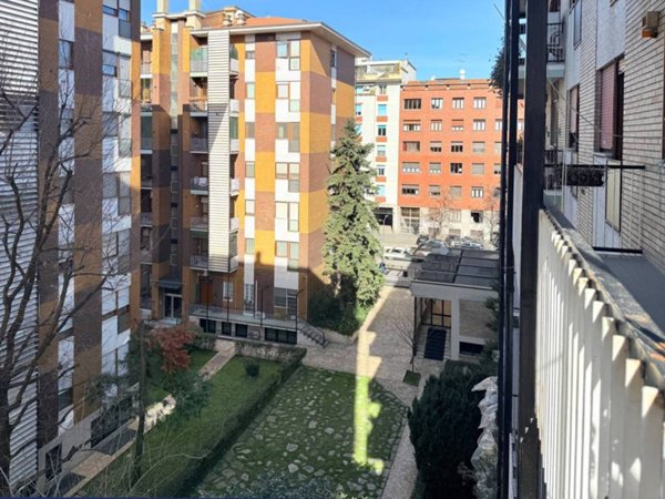 appartamento in vendita a Milano in zona Piazzale Lodi