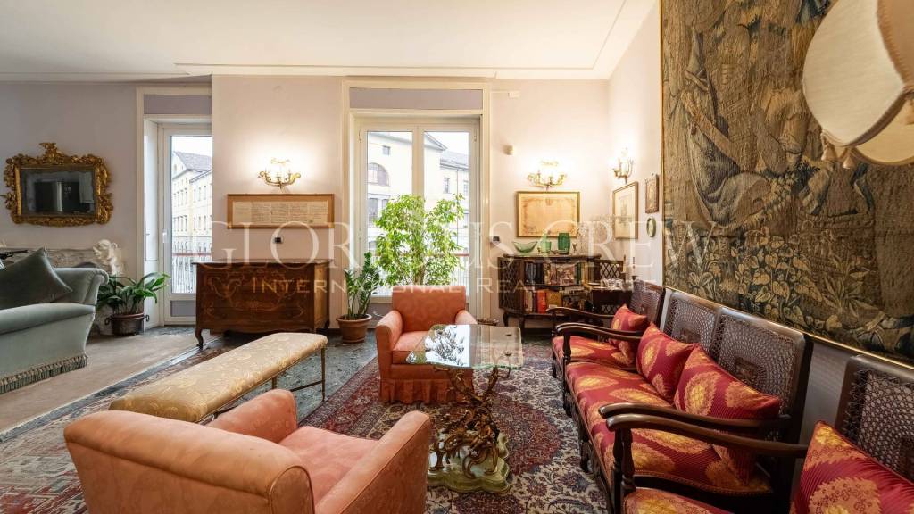 appartamento in vendita a Milano in zona Sant'Ambrogio