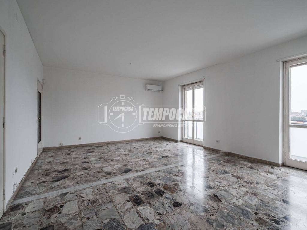 appartamento in vendita a Milano in zona Porta Nuova