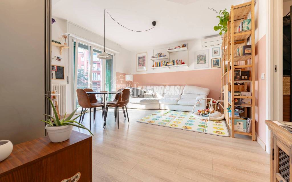 appartamento in vendita a Milano in zona Lorenteggio