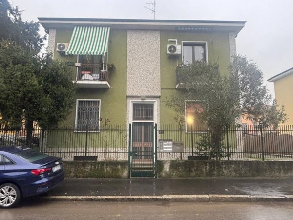 appartamento in vendita a Milano in zona Baggio