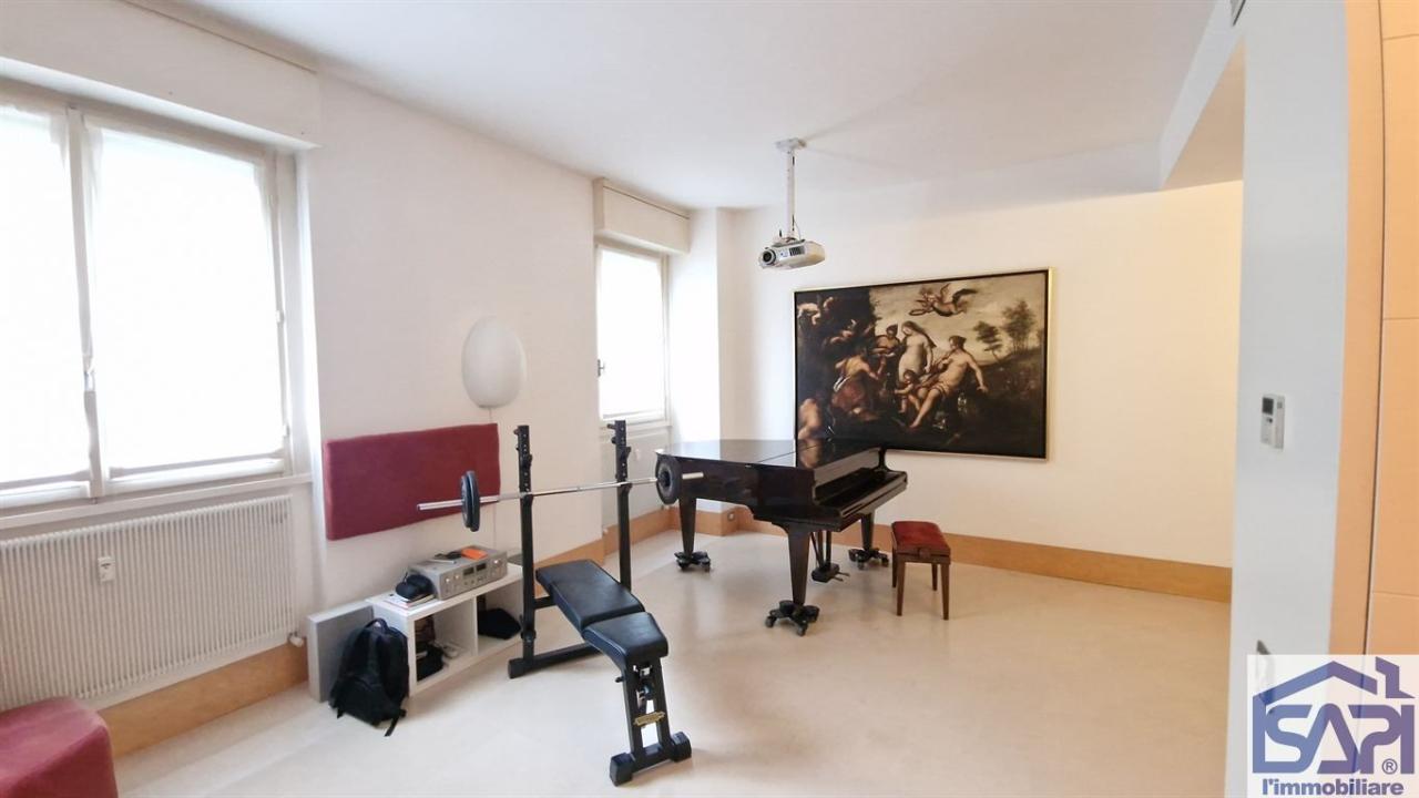 appartamento in vendita a Milano in zona Porta Genova