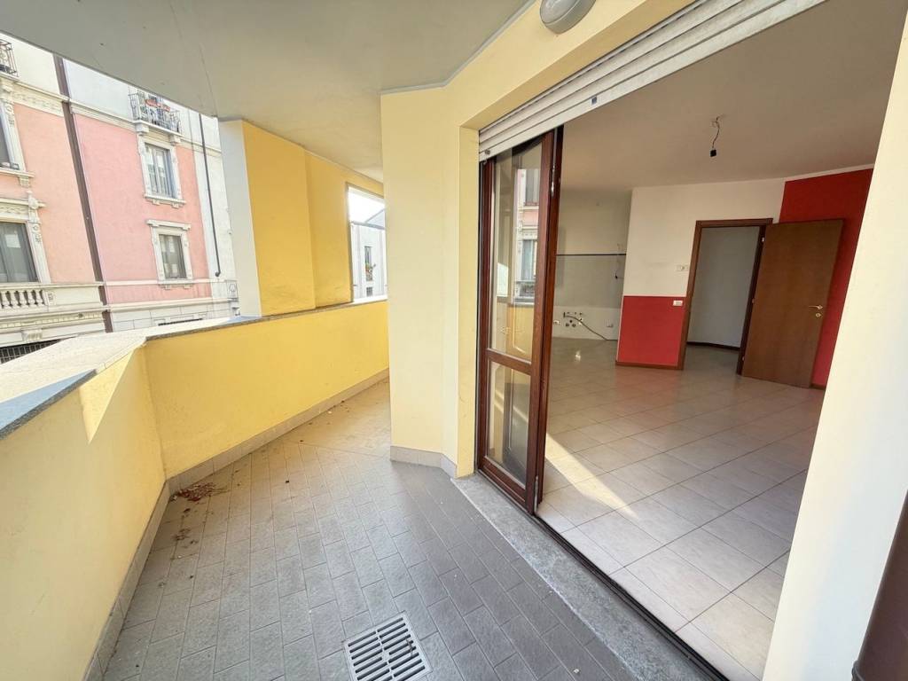 appartamento in vendita a Milano in zona Dergano