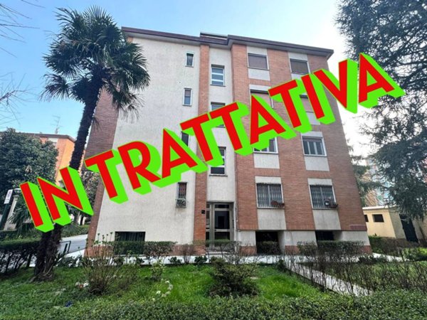appartamento in vendita a Milano in zona Lorenteggio