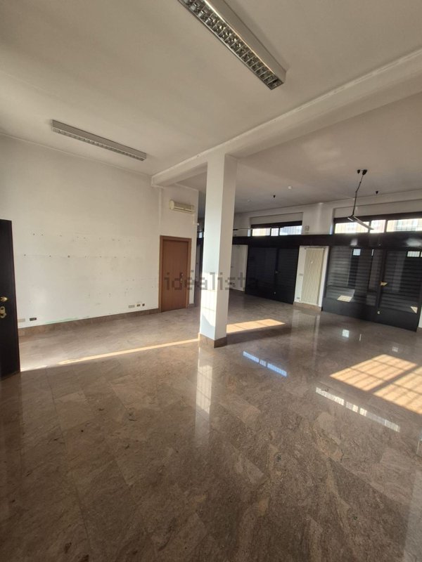 locale commerciale in vendita a Milano in zona Villapizzone