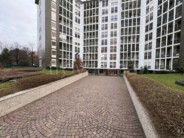 appartamento in vendita a Milano in zona Lorenteggio