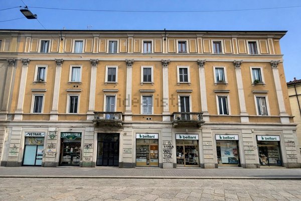 appartamento in vendita a Milano in zona Piazzale Lodi
