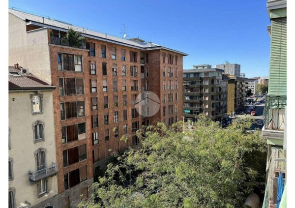 appartamento in vendita a Milano in zona Lorenteggio