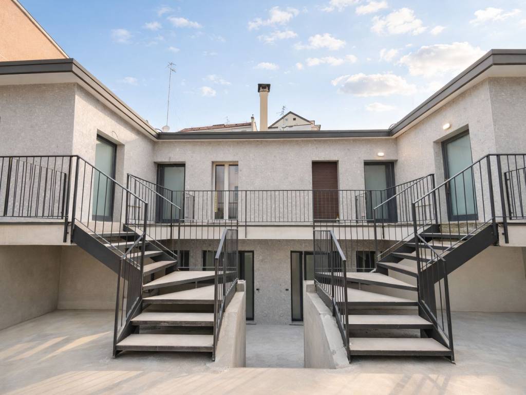 appartamento in vendita a Milano in zona Piazzale Lodi