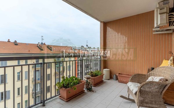 appartamento in vendita a Milano in zona Lorenteggio