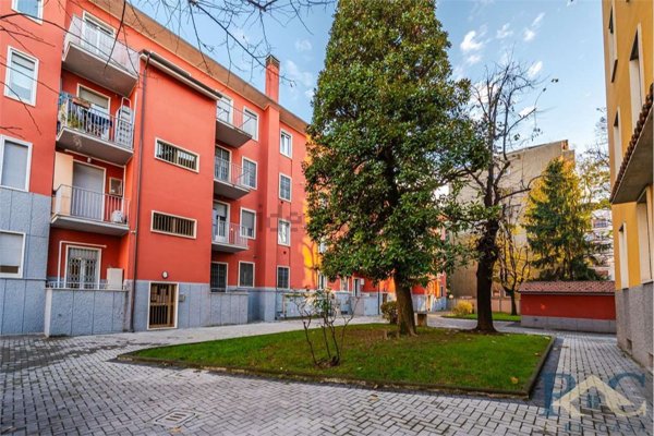 appartamento in vendita a Milano in zona Vigentino