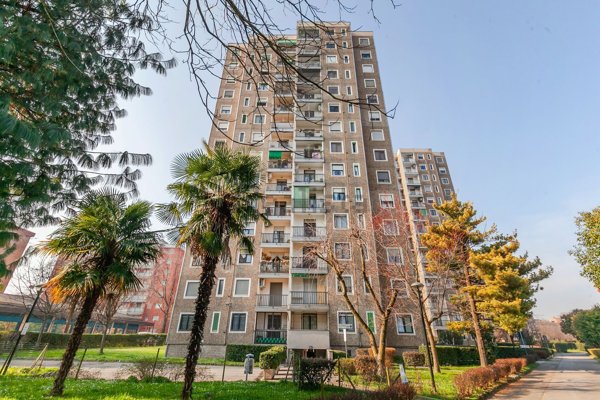 appartamento in vendita a Milano in zona Gallaratese