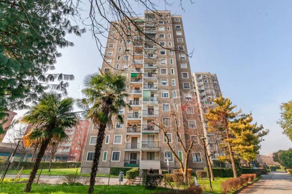appartamento in vendita a Milano in zona Gallaratese