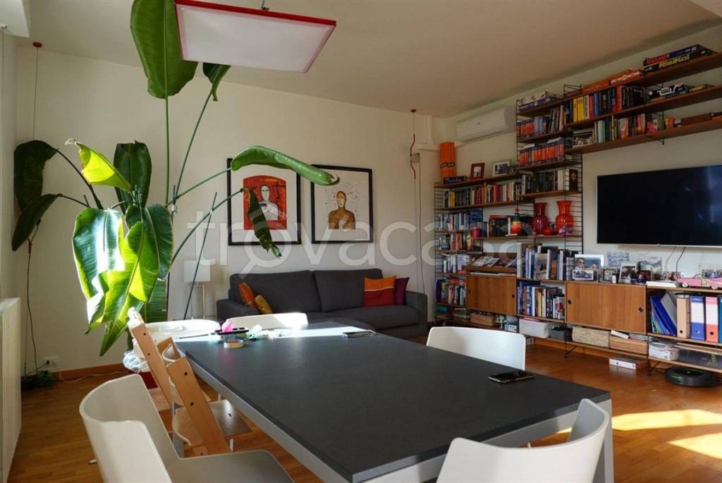 appartamento in vendita a Milano in zona Isola