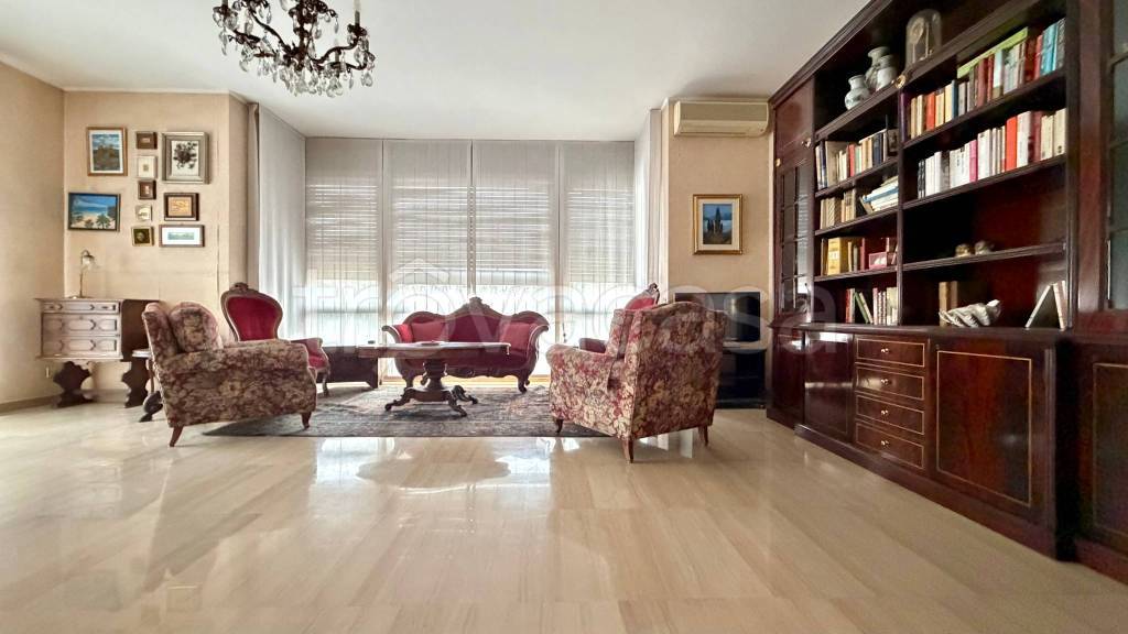 appartamento in vendita a Milano in zona Piazzale Lodi