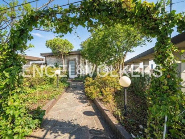 appartamento in vendita a Milano in zona Lorenteggio