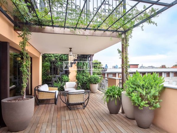 appartamento in vendita a Milano in zona Porta Genova