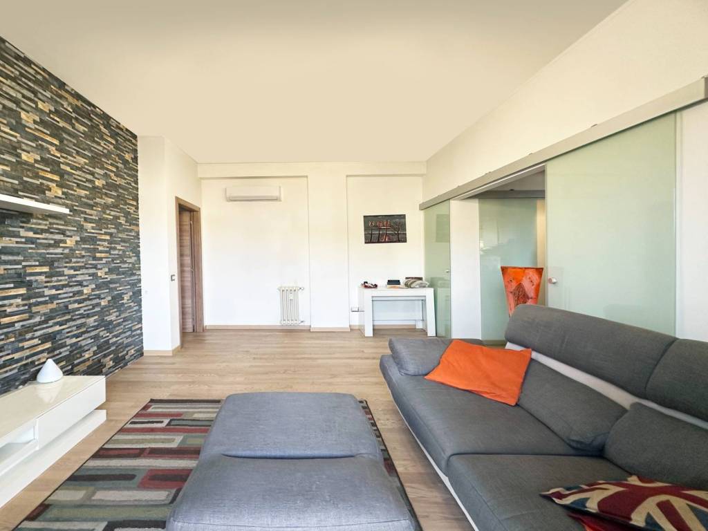 appartamento in vendita a Milano in zona Porta Genova