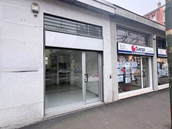 negozio in vendita a Milano in zona Forlanini