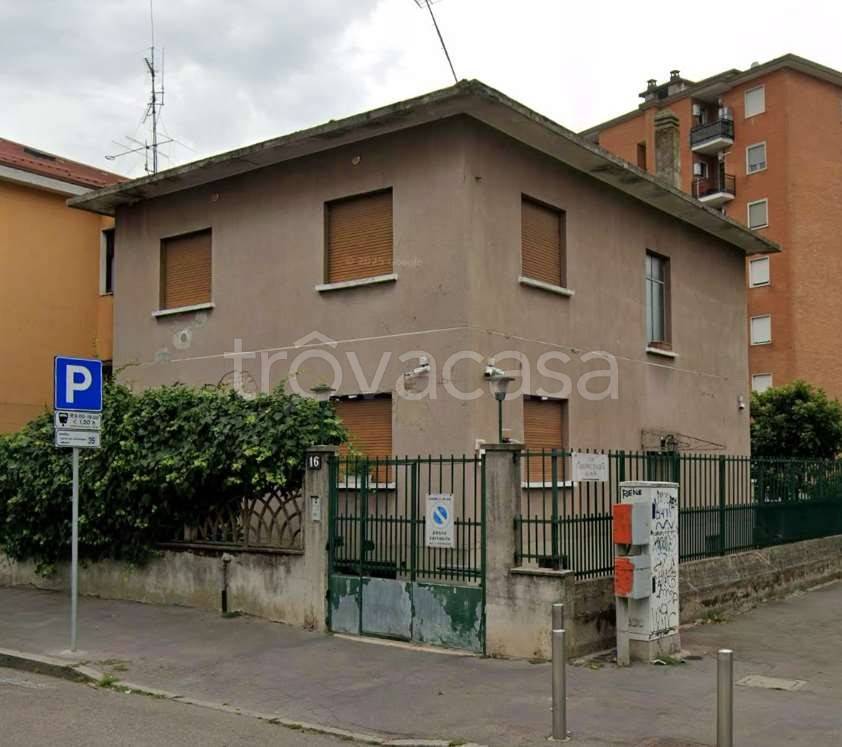appartamento in vendita a Milano in zona Corvetto