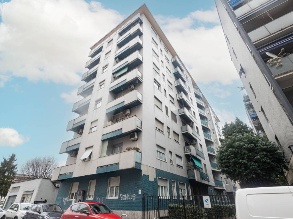appartamento in vendita a Milano in zona Adriano