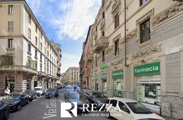 intera palazzina in vendita a Milano in zona Centro Direzionale