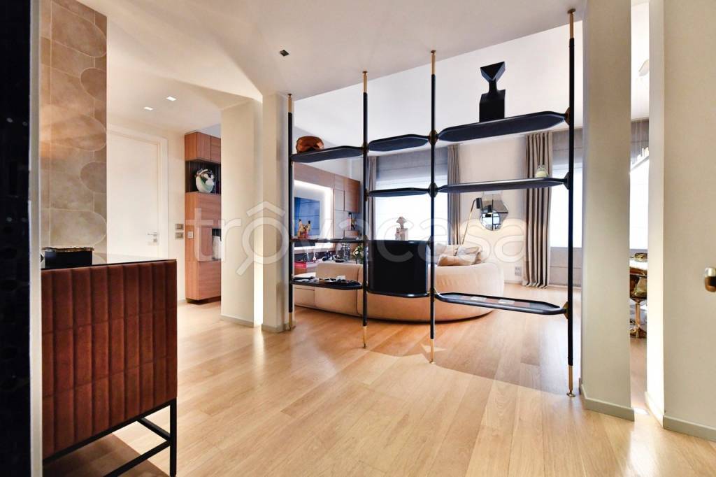 appartamento in vendita a Milano in zona Porta Nuova