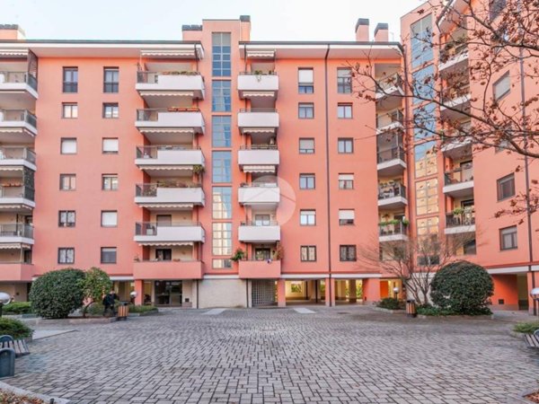 appartamento in vendita a Milano in zona Famagosta