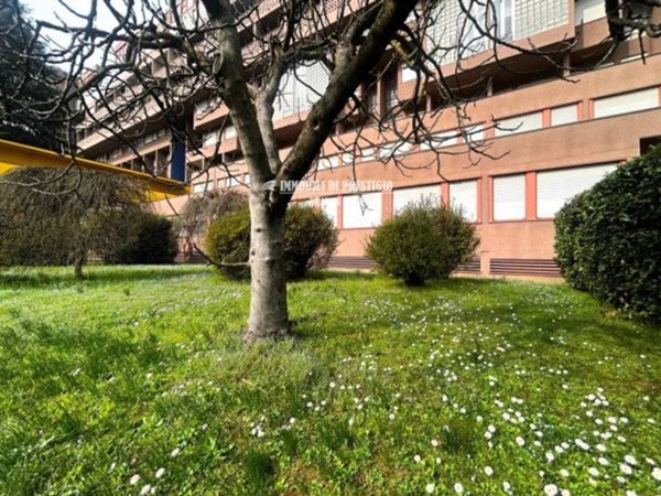 appartamento in vendita a Milano in zona Gallaratese