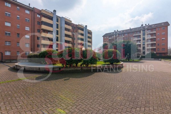 appartamento in vendita a Milano in zona Famagosta