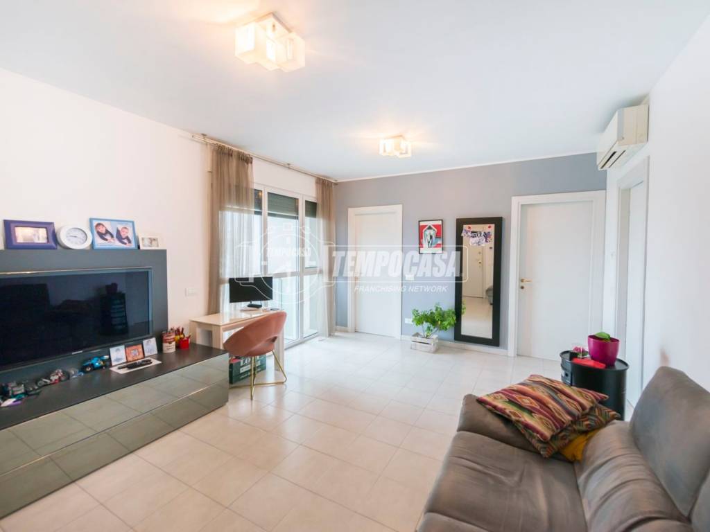 appartamento in vendita a Milano in zona Adriano