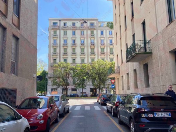 ufficio in vendita a Milano in zona Guastalla