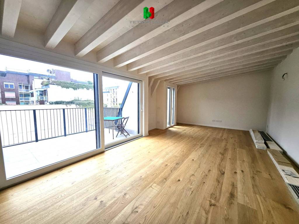 appartamento in vendita a Milano in zona Solari