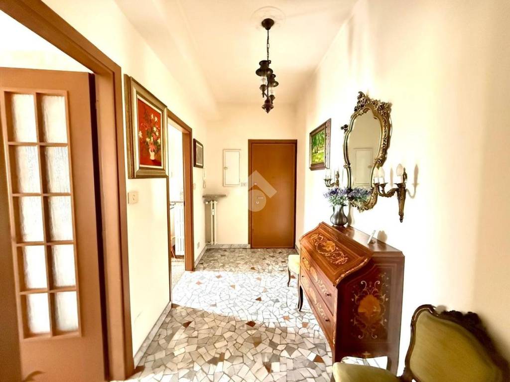 appartamento in vendita a Milano in zona Bocconi