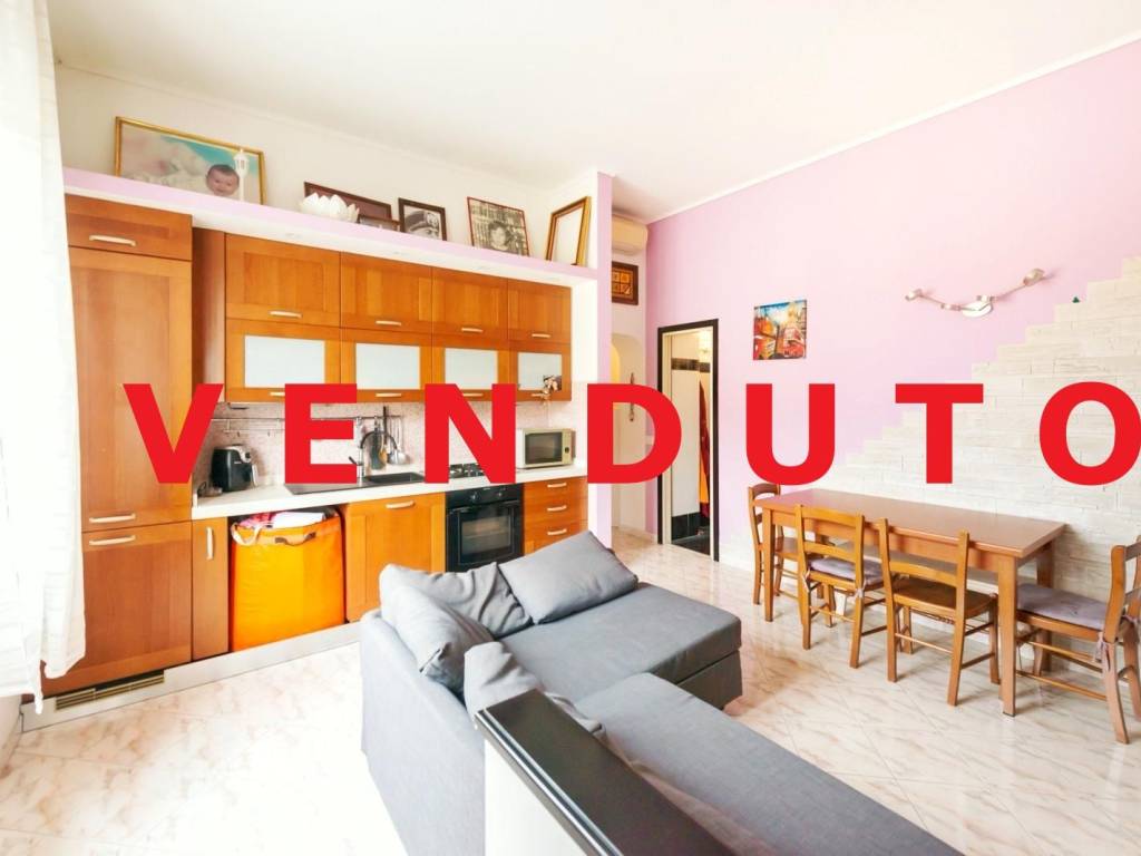 appartamento in vendita a Milano in zona Adriano
