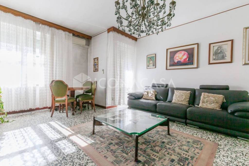 appartamento in vendita a Milano in zona Quarto Oggiaro