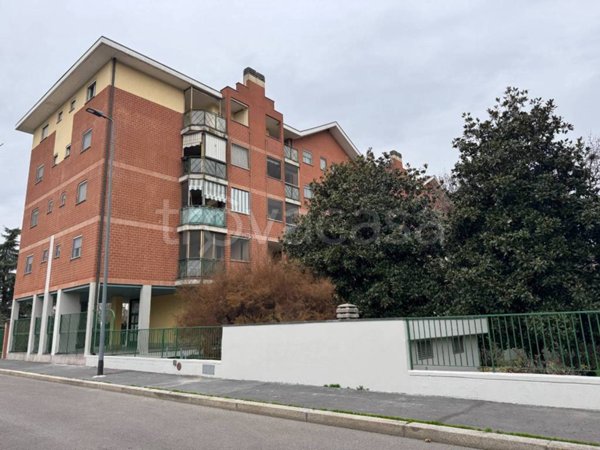 appartamento in vendita a Milano in zona Gratosoglio