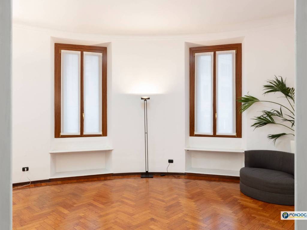 ufficio in vendita a Milano in zona Porta Nuova