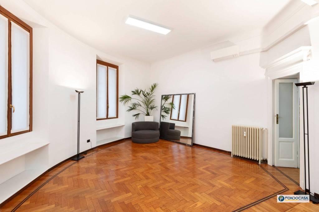 appartamento in vendita a Milano in zona Porta Garibaldi