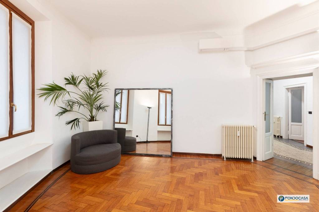 appartamento in vendita a Milano in zona Porta Garibaldi