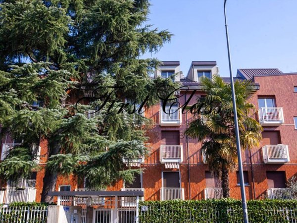 appartamento in vendita a Milano in zona Baggio