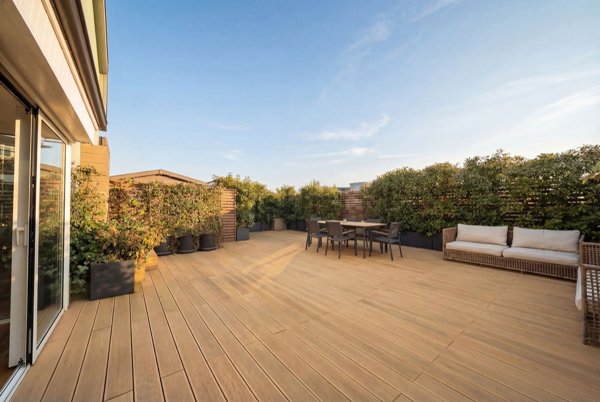 appartamento in vendita a Milano in zona Lorenteggio