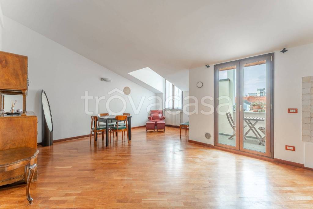 appartamento in vendita a Milano in zona Vigentino