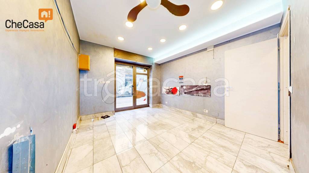 negozio in vendita a Milano in zona Adriano