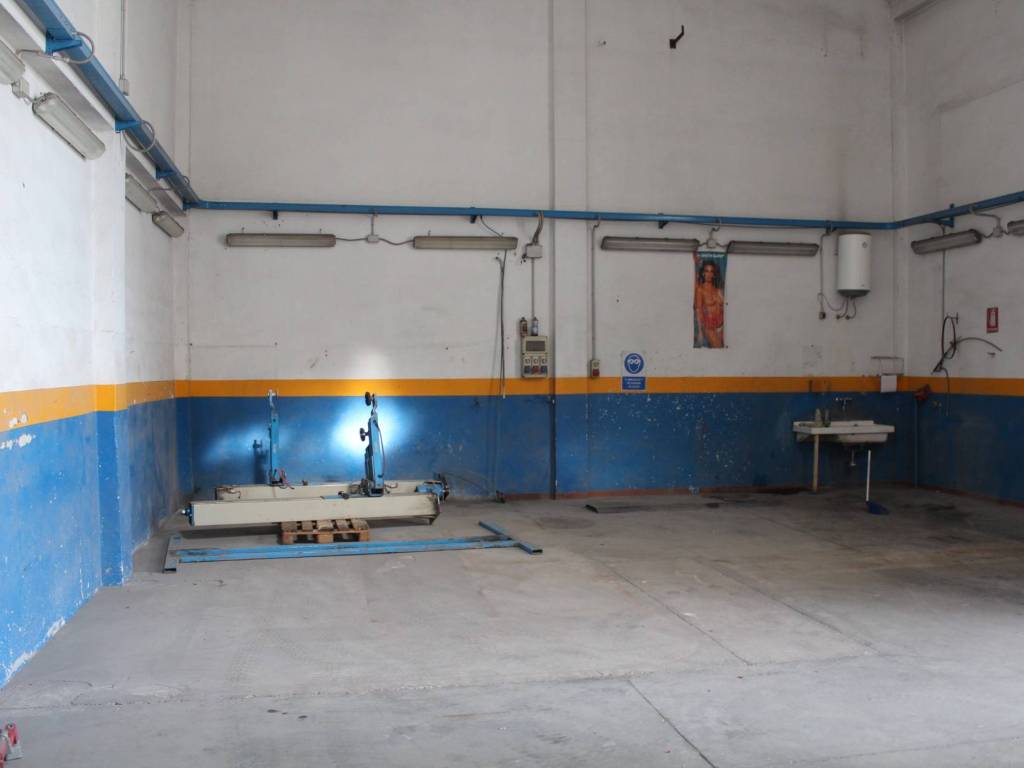 locale commerciale in vendita a Milano in zona Turro